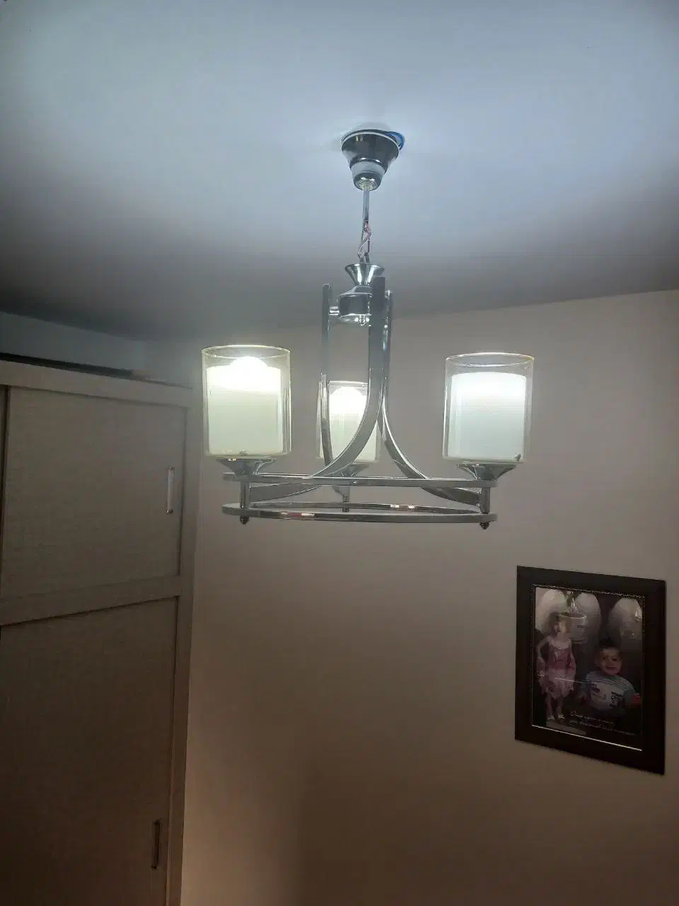 لوستر سه شاخه سالم و نو|لوستر و چراغ آویز|پردیس, فاز ۸|دیوار