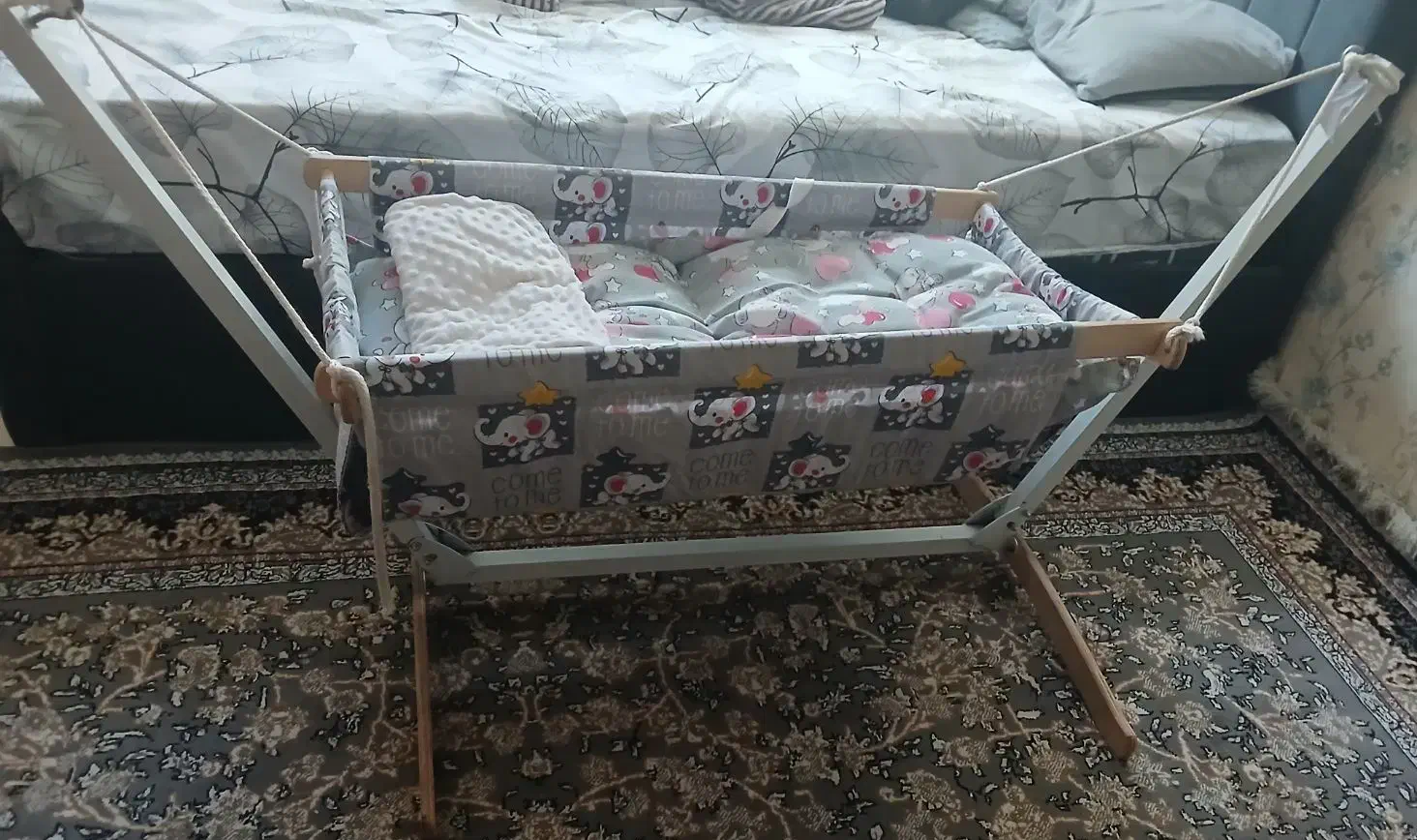 گهواره ننو|تخت و صندلی بچه|شاهین‌شهر, مسکن مهر|دیوار