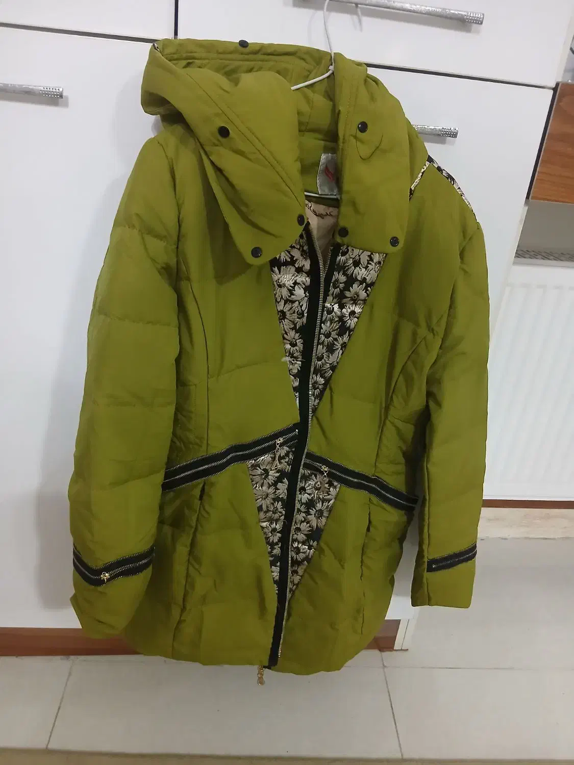 یکعدد کاپشن نو .اصلا نپوشیده|لباس|رشت, دیانتی|دیوار