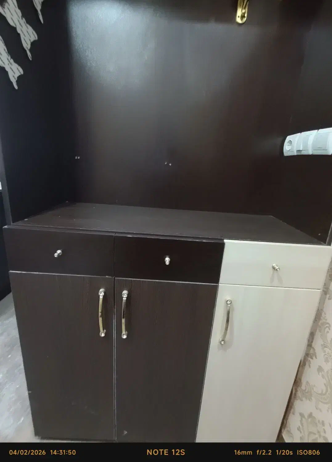 جاکفشی|جاکفشی، کمد، دراور|رشت, کوی مهر|دیوار