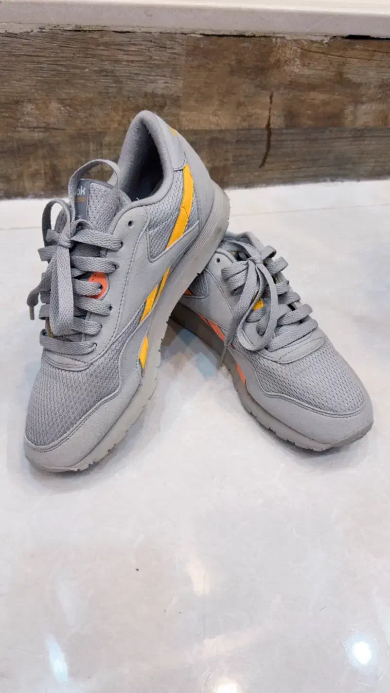 کفش ورزشی راحتی برند ریبوک در حد نو سایز ۳۷|کیف، کفش، کمربند|قم, پردیسان|دیوار