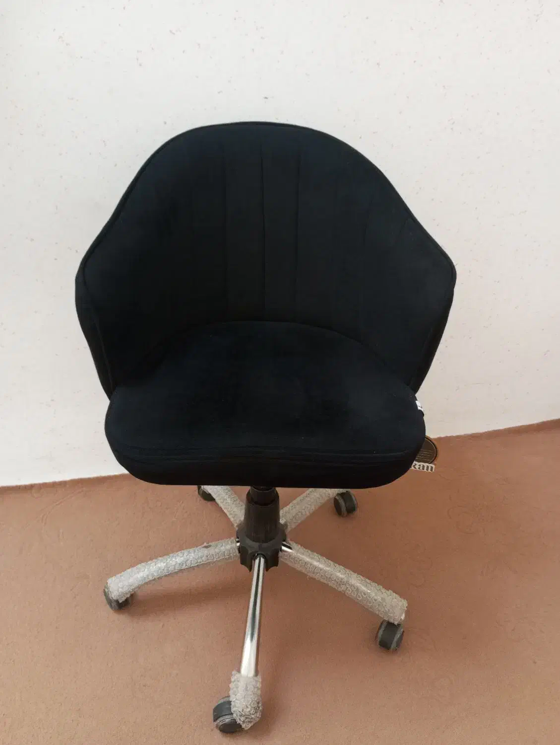 صندلی جکدار چرخشی در حد نو|صندلی و نیمکت|خوی, |دیوار