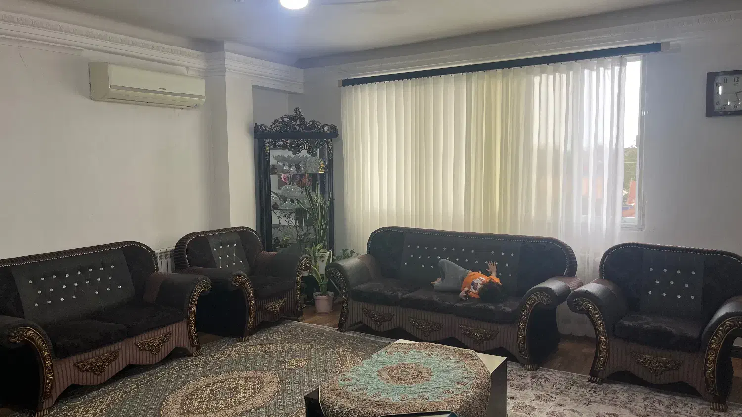 مبل راحتی ۱۰ نفره در حد نو|مبلمان خانگی و میز عسلی|لنگرود, |دیوار