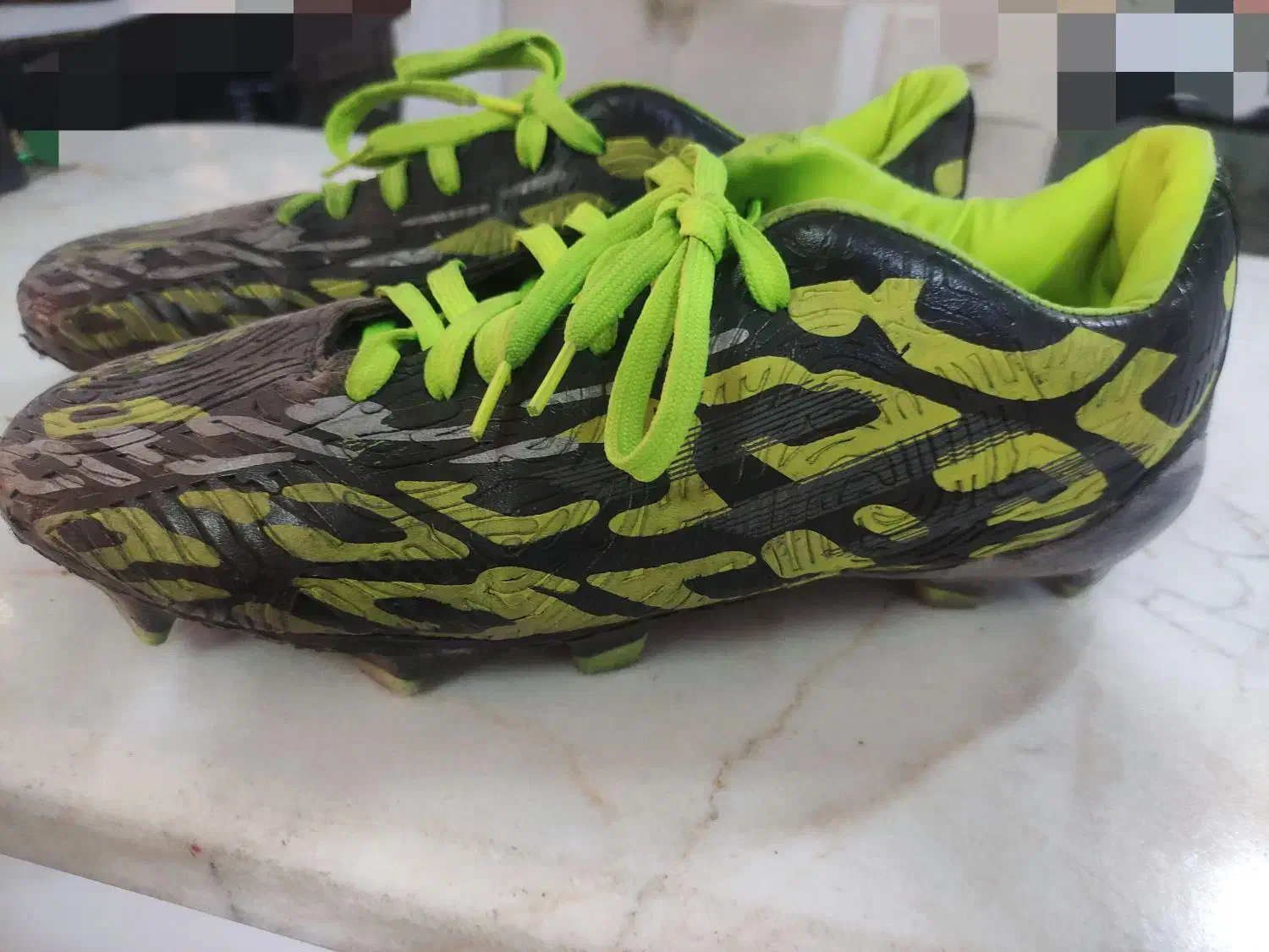 کفش فوتبالی|کیف، کفش، کمربند|طبس, |دیوار