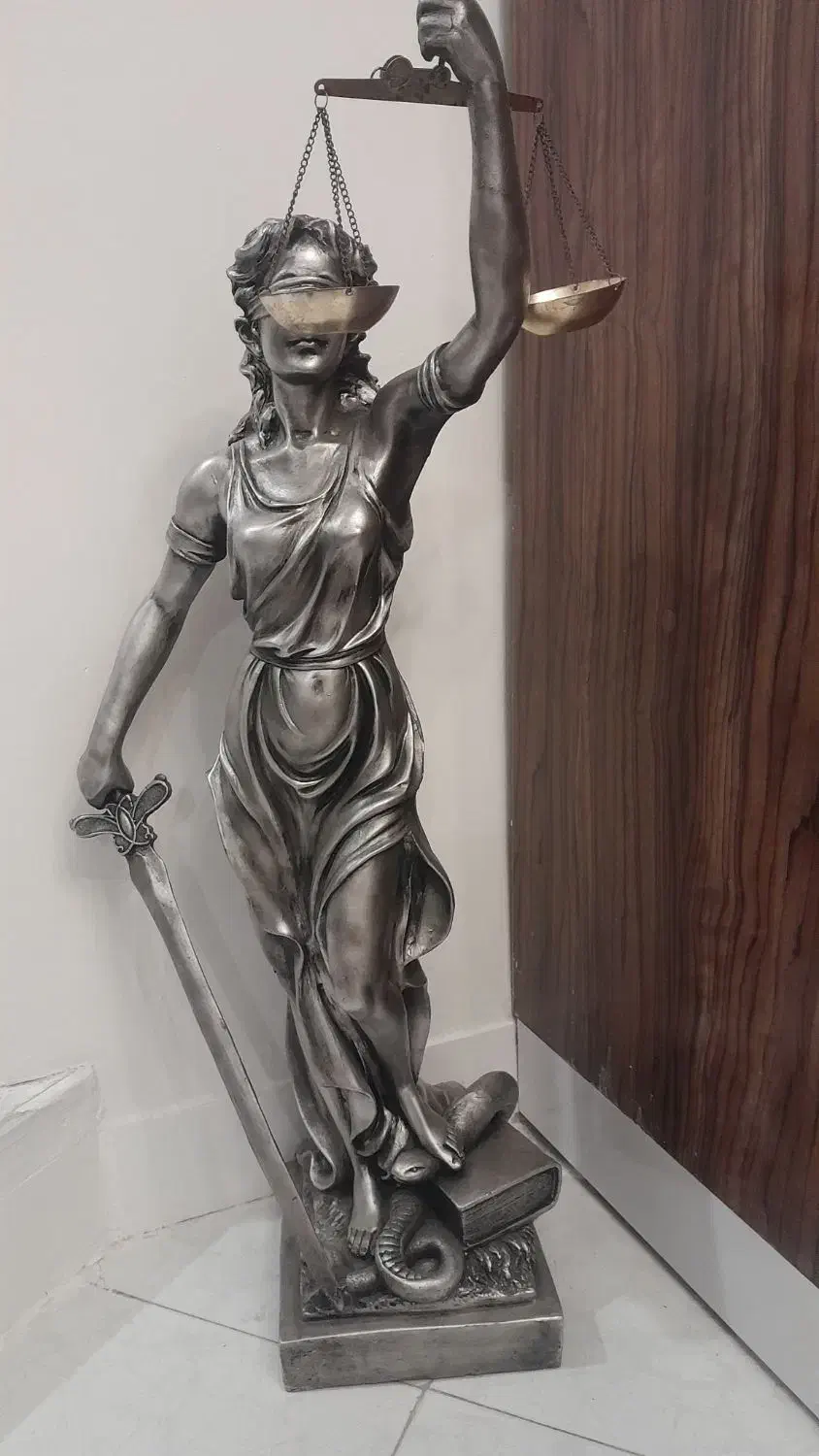 مجسمه زن نماد عدالت (Lady Justice)|مجسمه، تندیس، ماکت|تهران, تهرانسر شمالی|دیوار