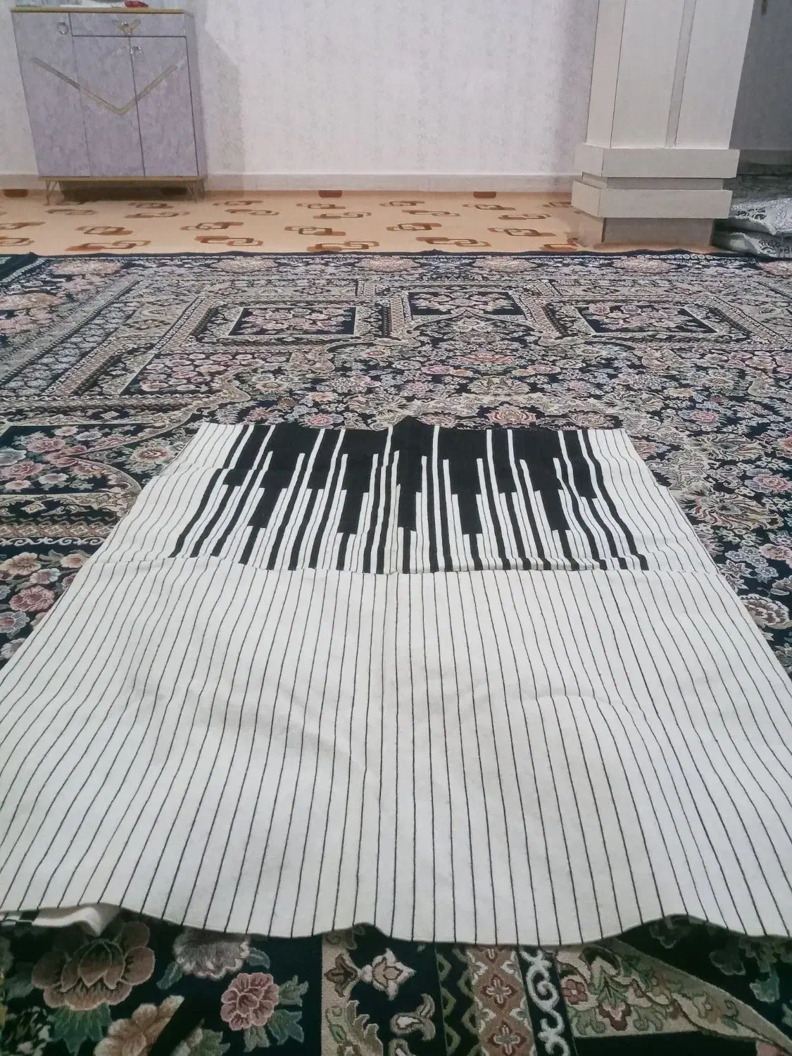 چوقا نونو هجده میلیون|لباس|ایذه, |دیوار