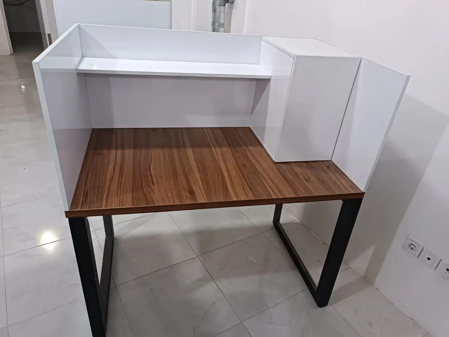 میز تحریر نو|میز تحریر و کامپیوتر|جم, |دیوار