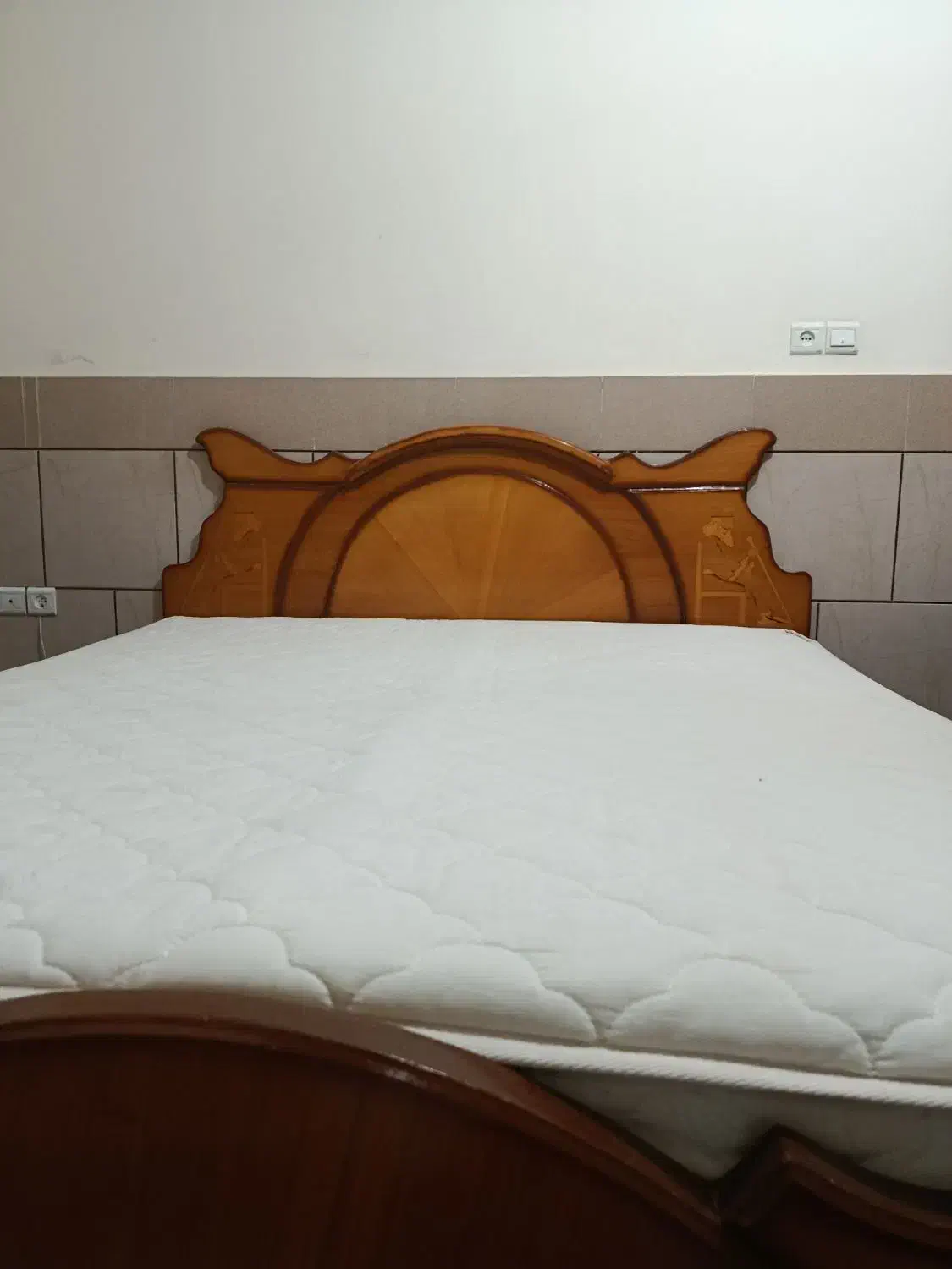 تخت خواب به همراه تشک خوشخواب|تخت و سرویس خواب|خمینی‌شهر, |دیوار