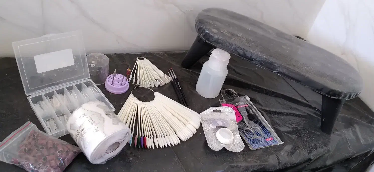 لوازم ناخن و میز ناخن|آرایشی، بهداشتی، درمانی|خمینیشهر, |دیوار