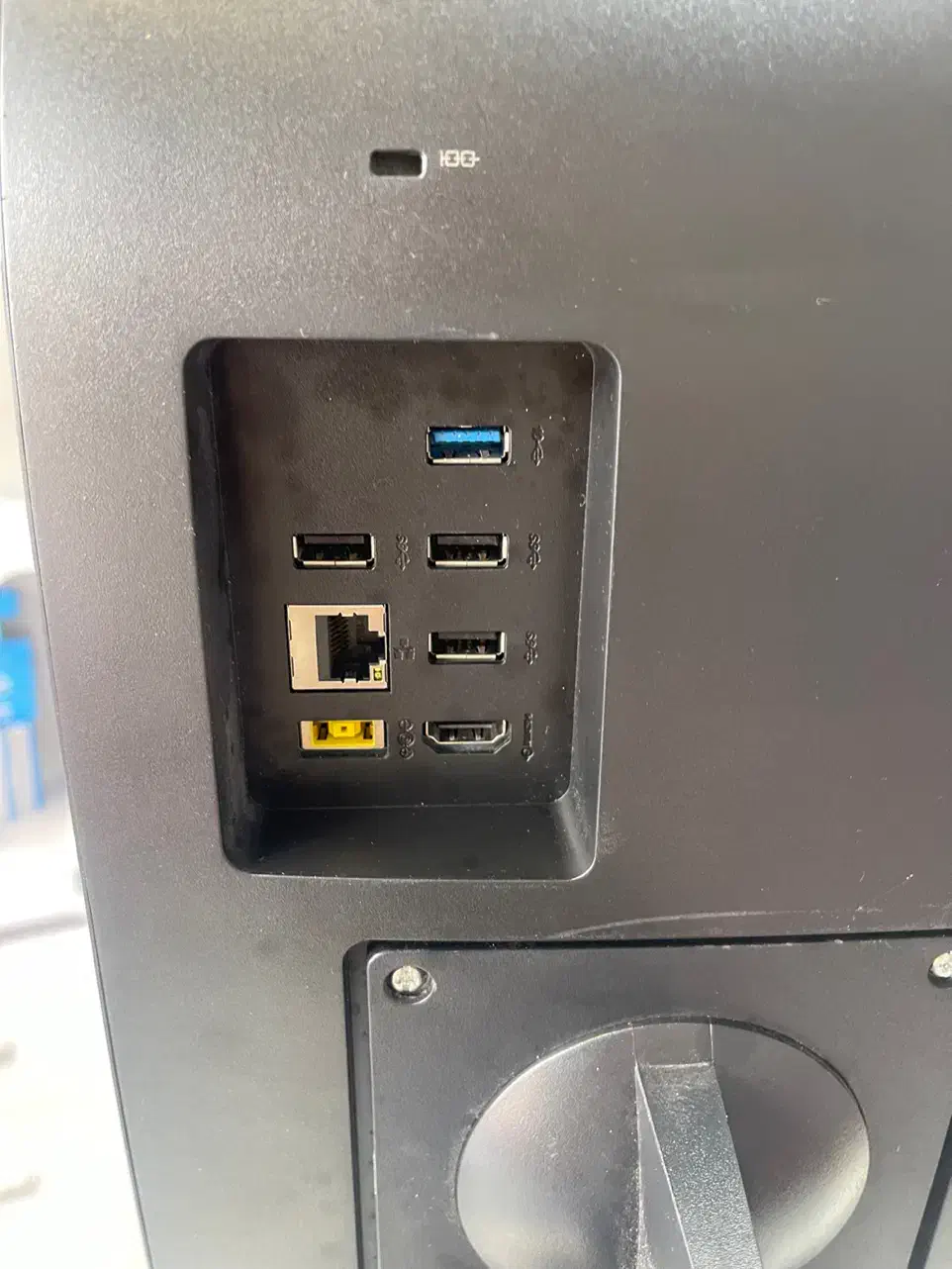 آل این وان صنعتی نسل ۸ lenovo پایه اسانسوری چرخشی|رایانه رومیزی|اردبیل, |دیوار