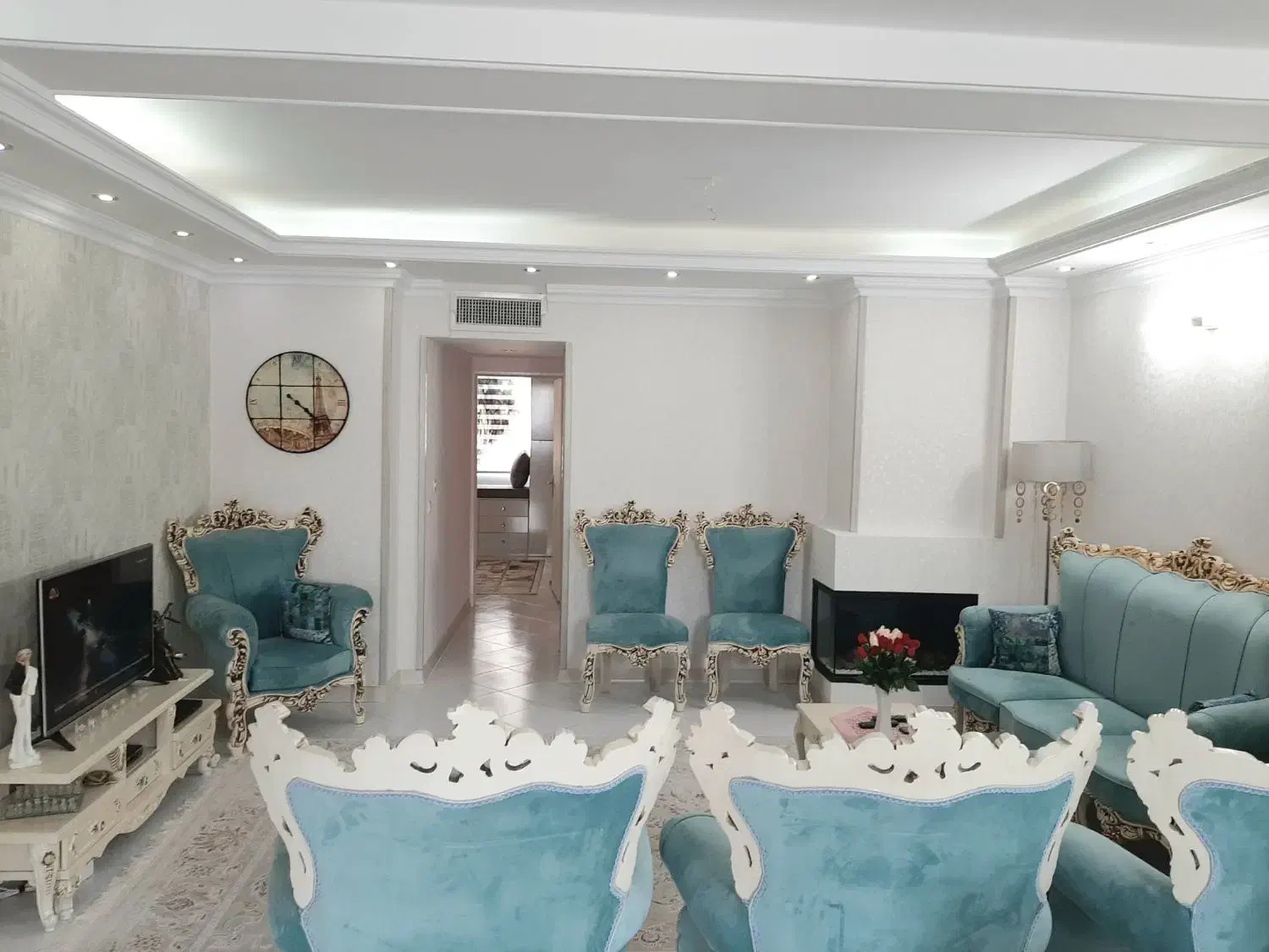 مبل کلاسیک ۹ نفره و میز نهار خوری|مبلمان خانگی و میز عسلی|اندیشه, شهرک کوثر|دیوار