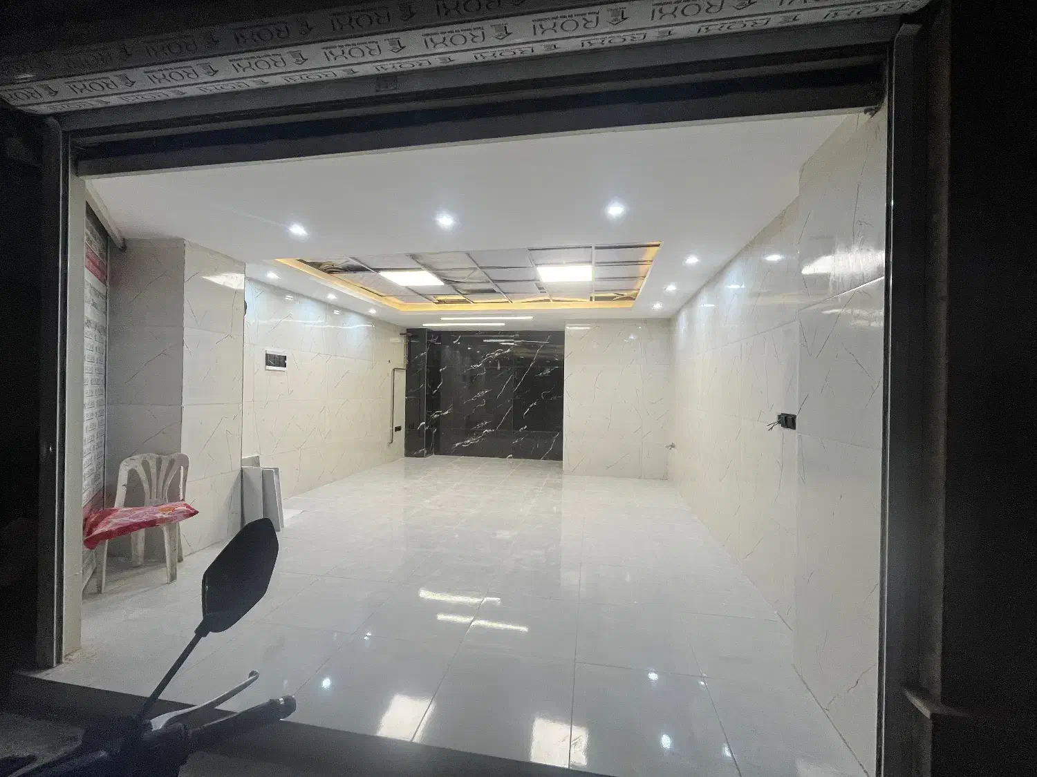 مغازه|اجارهٔ مغازه و غرفه|رشت, رودباری|دیوار