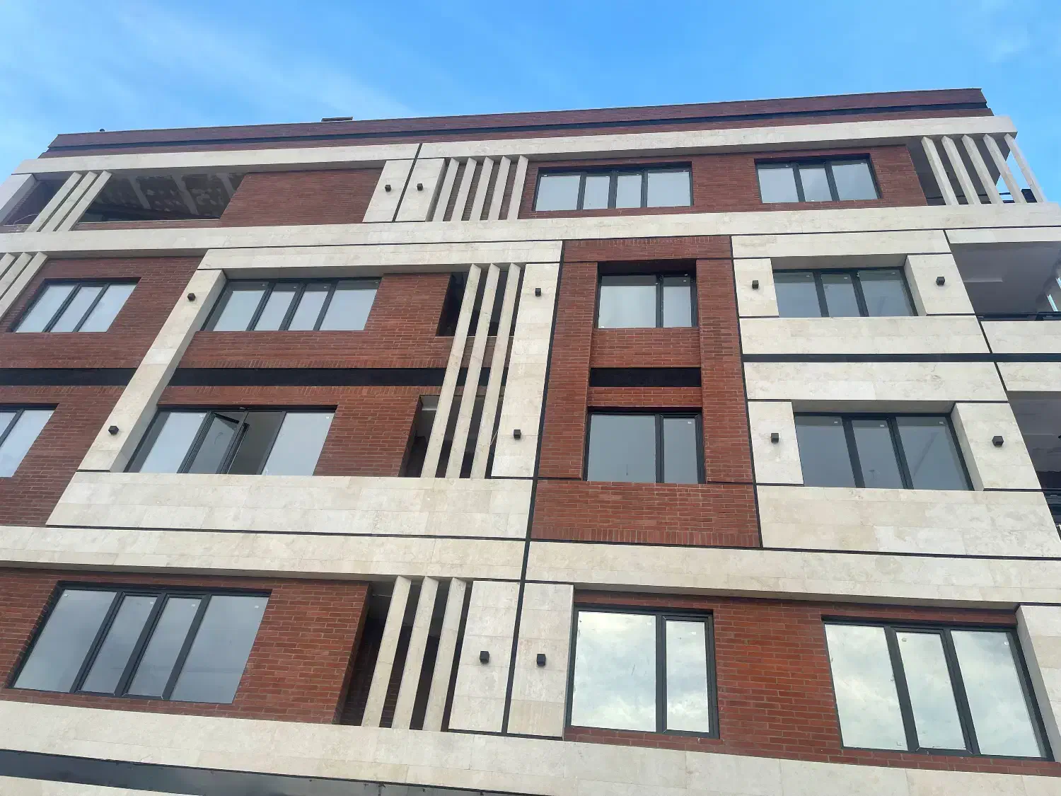 تولیدی درب و پنجره دوجداره زیر قیمت بازار|خدمات پیشه و مهارت|کرمان, |دیوار