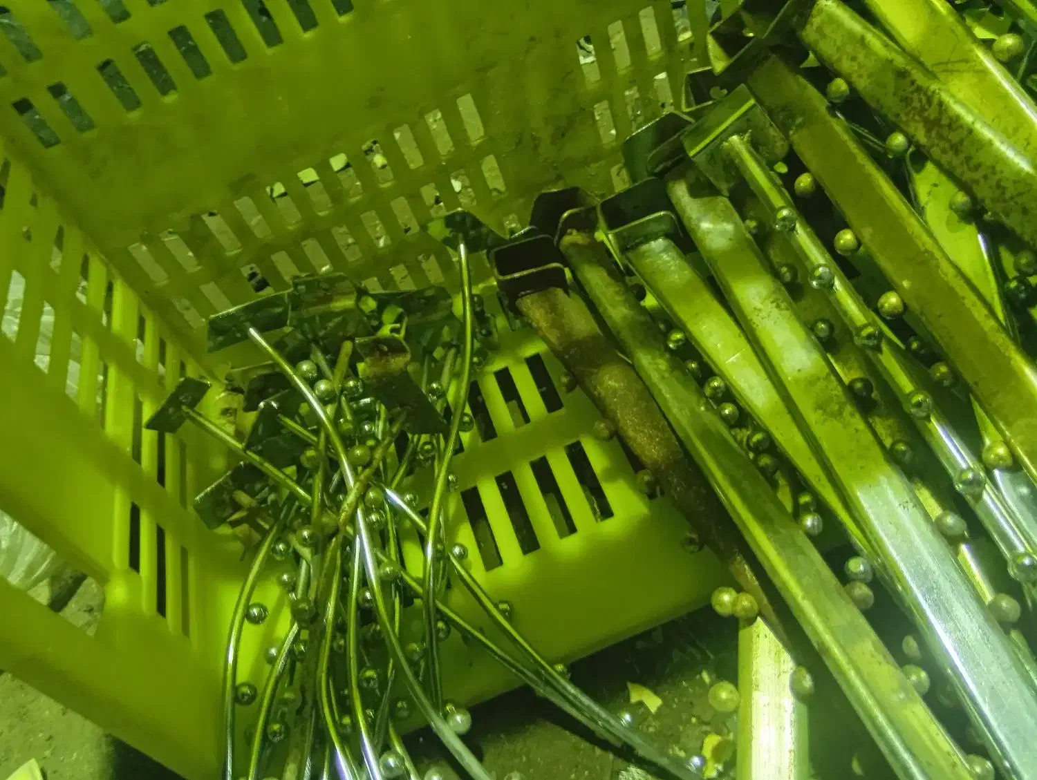 رگال فلزی|کتابخانه، شلف، قفسههای دیواری|مسجد سلیمان, |دیوار