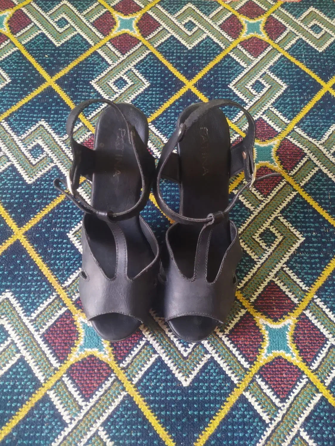 دو جفت کفش مشکی|کیف، کفش، کمربند|گنبد کاووس, |دیوار