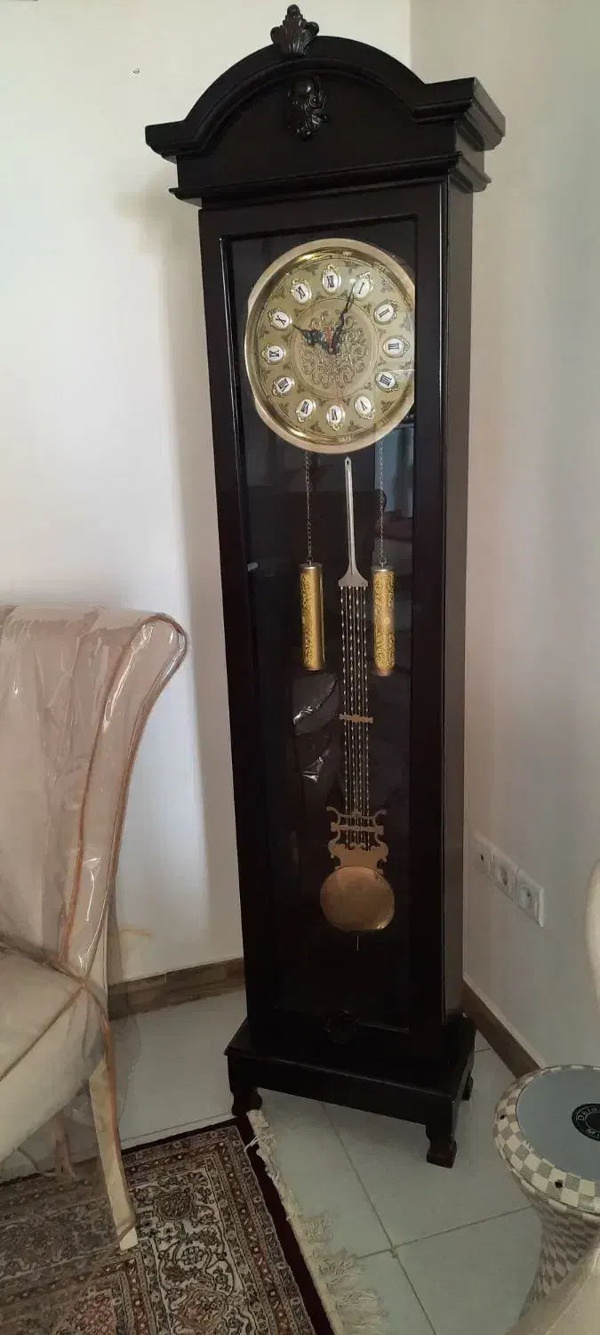 ساعت ایستاده|مبلمان خانگی و میز عسلی|گلبهار, شهر جدید گلبهار|دیوار