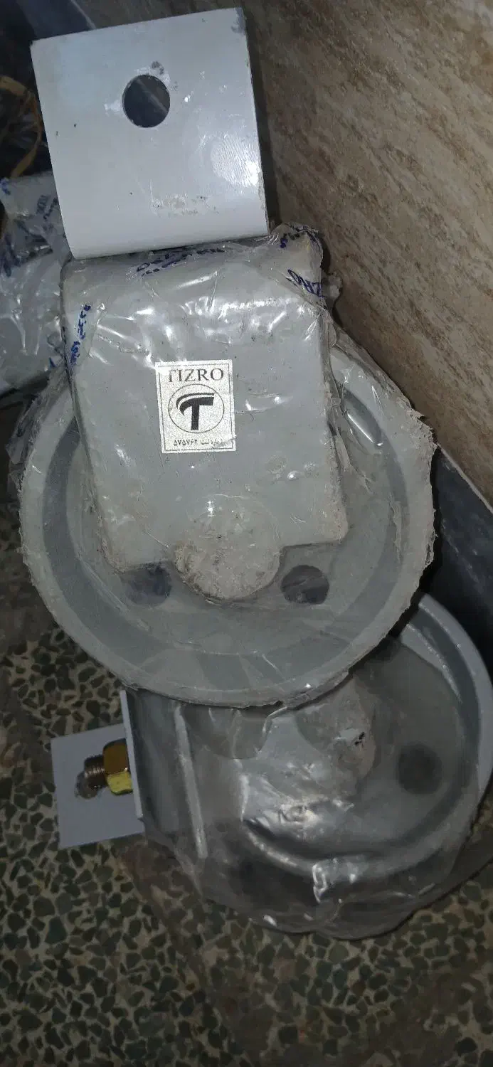 چهار عدد چرخ فلزی محکم نو روان|ماشین‌آلات صنعتی|رامهرمز, |دیوار