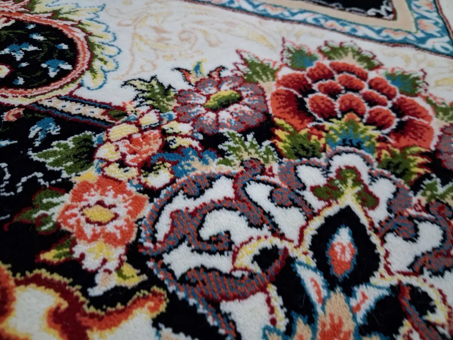 فرش 9 متری کاملا سالم همراه با پادری|فرش|صومعهسرا, |دیوار