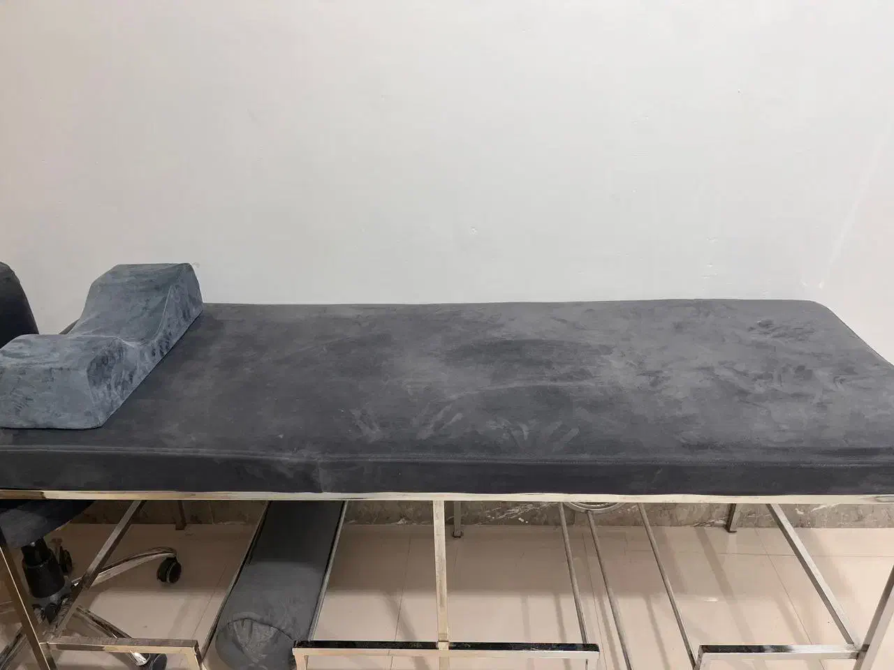 تخت و صندلی|آرایشگاه و سالنهای زیبایی|آبدانان, |دیوار