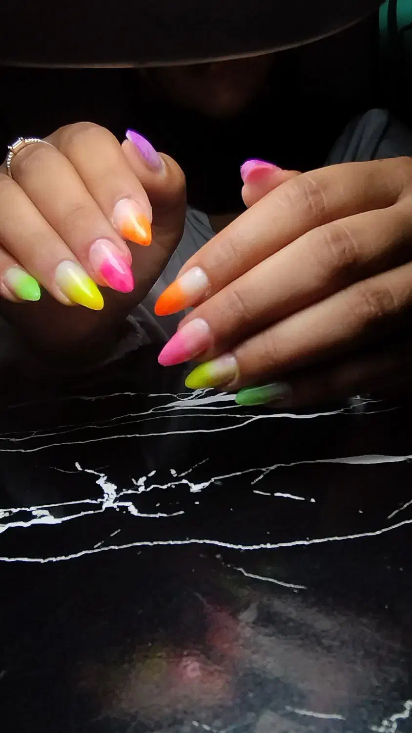 کاشت وترمیم ناخن|خدمات آرایشگری و زیبایی|قائمشهر, |دیوار