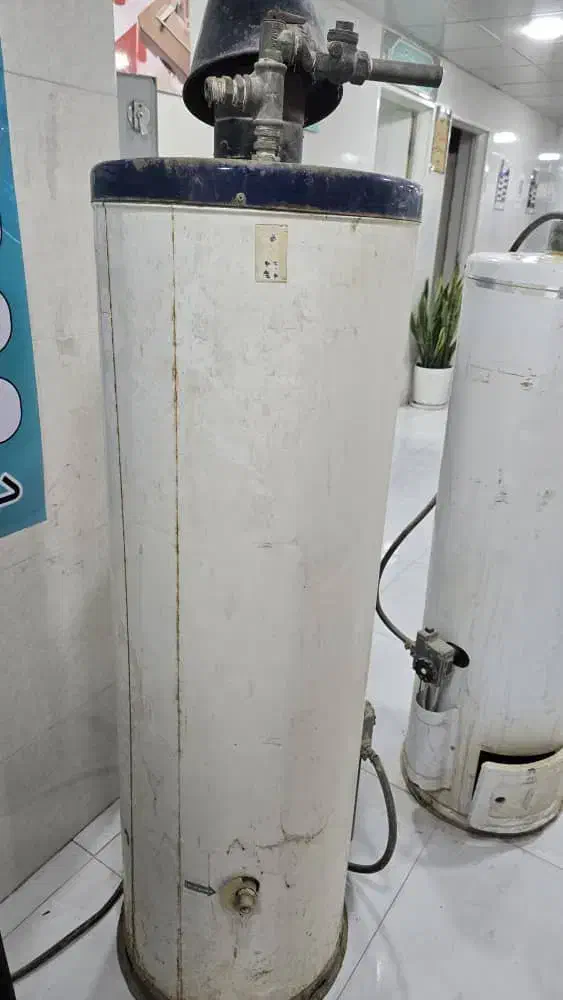 دو عدد آبگرمکن گازی سالم و تمیز|آبگرمکن، پکیج، شوفاژ|اهواز, دغاغله|دیوار