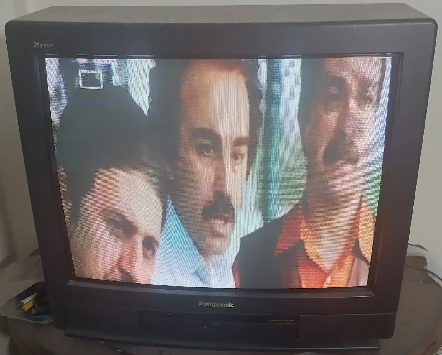 تلویزیون رنگی پاناسونیک ۲۶ اینچ|تلویزیون و پروژکتور|تهران, فلسطین (میدان انقلاب)|دیوار