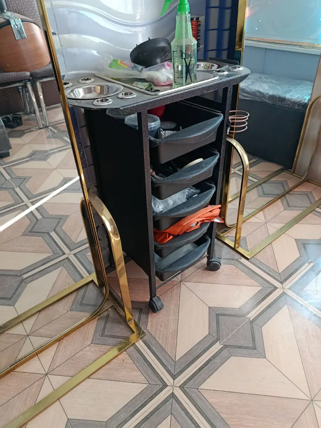 لوازمآرایشگاه|آرایشگاه و سالنهای زیبایی|اهر, |دیوار