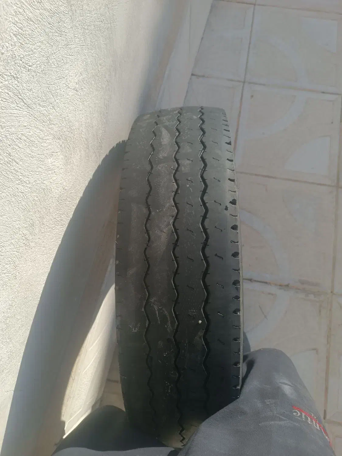 تایر جلوی نیسان تیوبلس|قطعات یدکی و لوازم جانبی|اهر, |دیوار