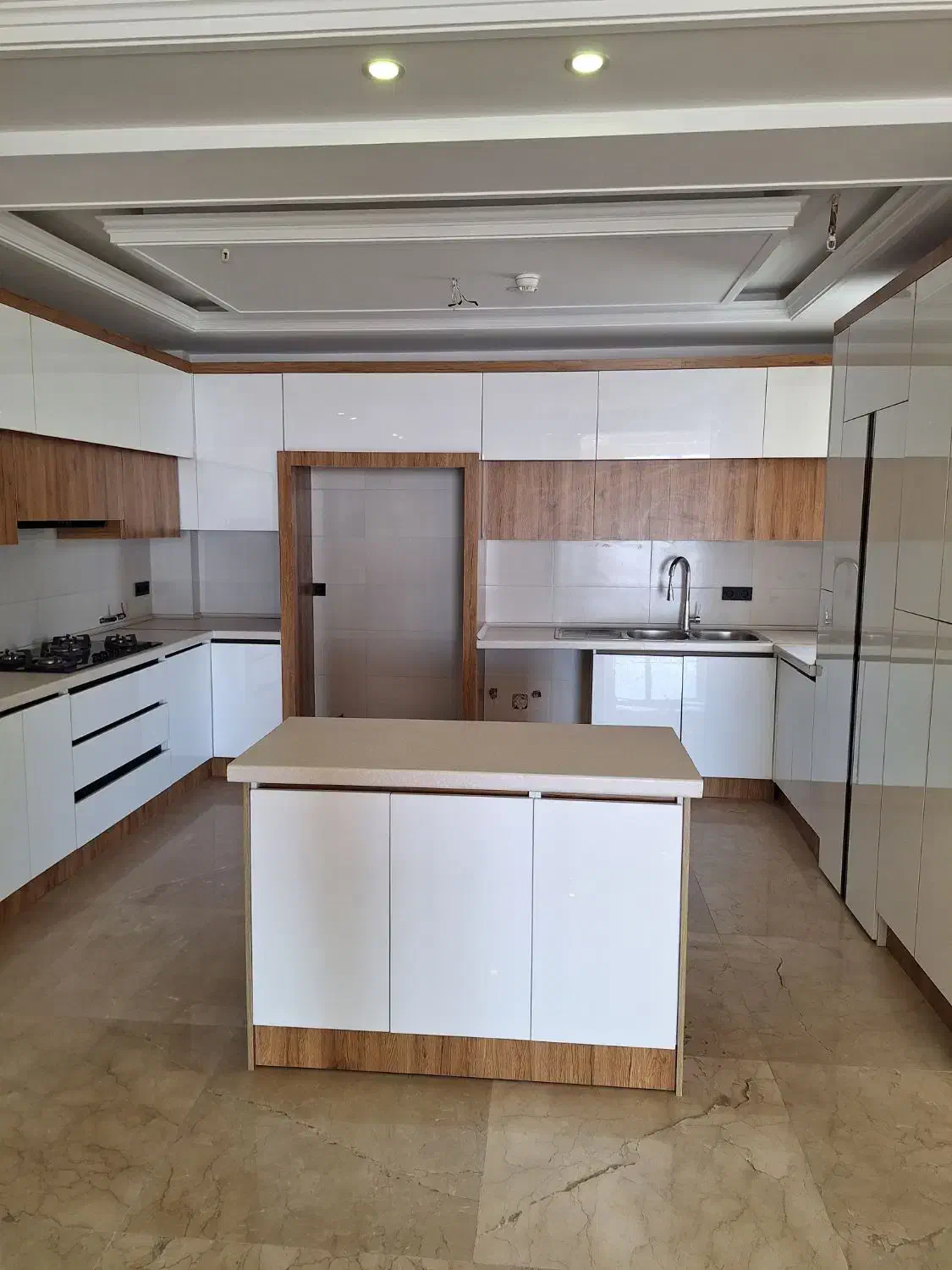 ۱۳۰ متر  دو خواب نوساز شهران جنوبی