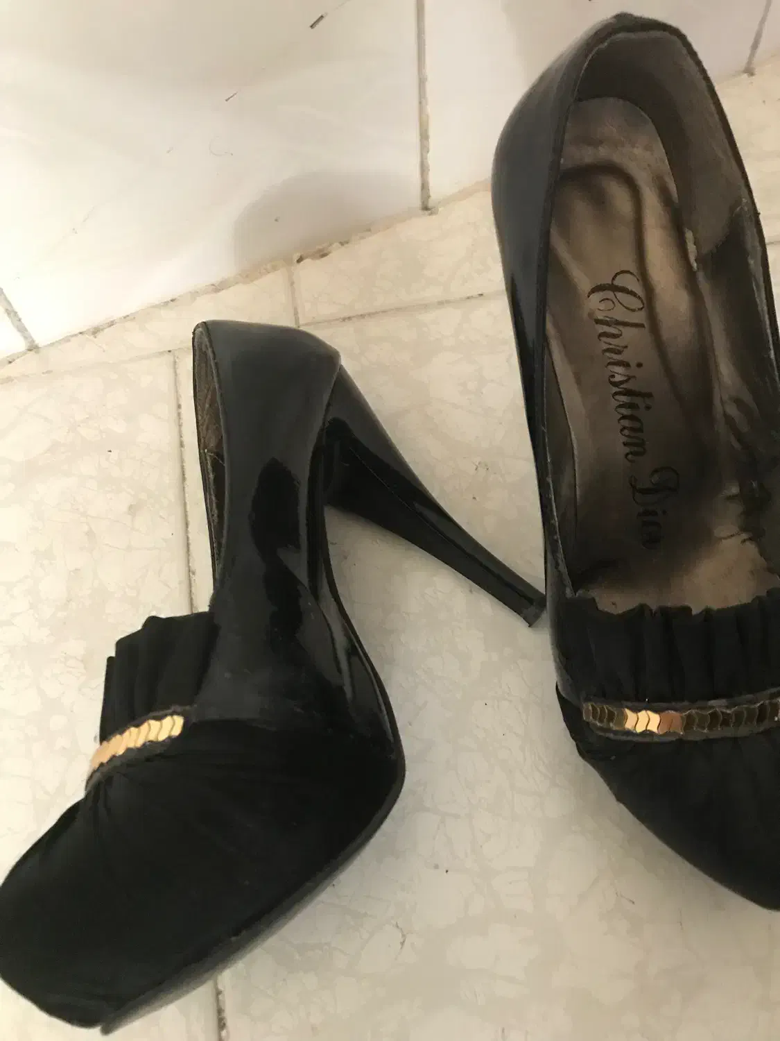 کفش|کیف، کفش، کمربند|بروجرد, |دیوار