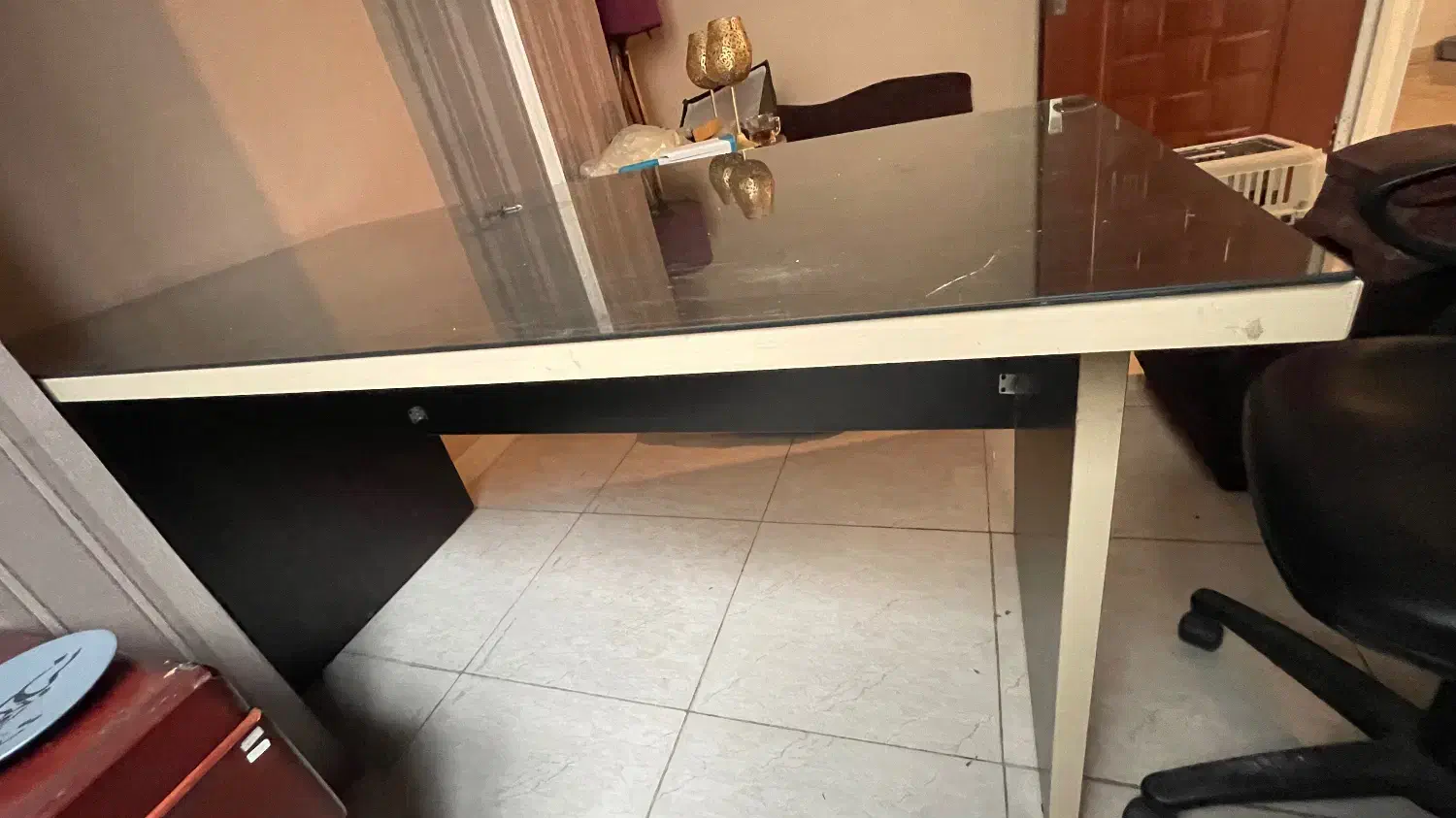 میز اداری تمیز در حد نو|مبلمان اداری|رشت, معلم|دیوار