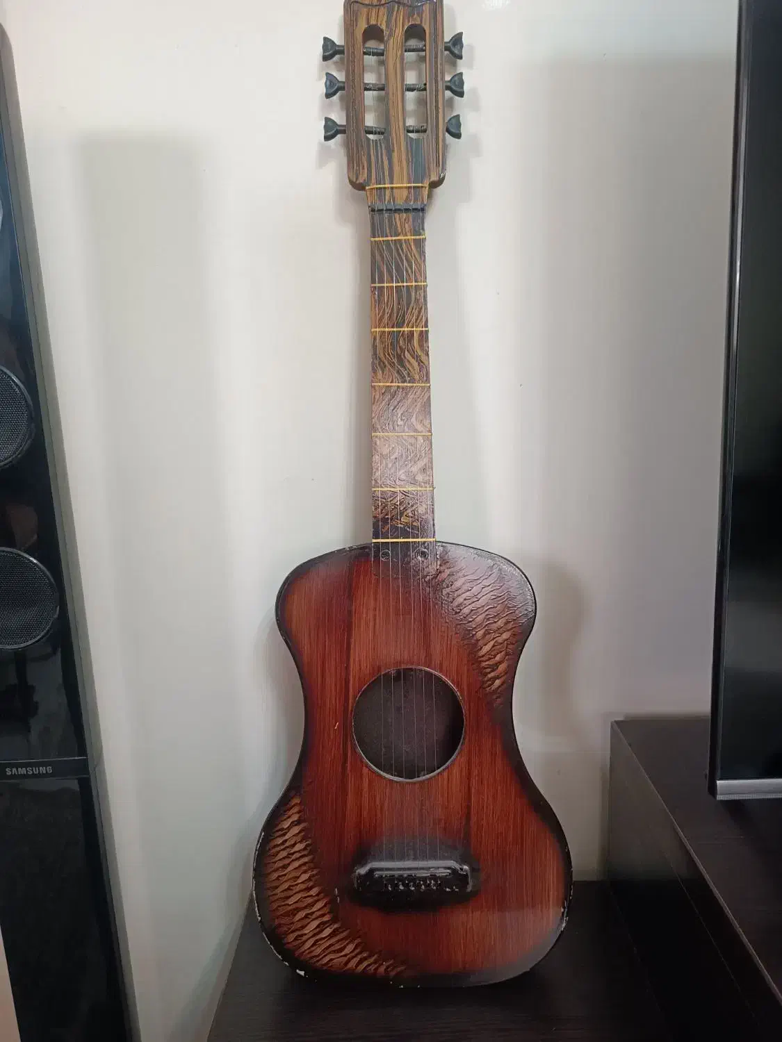 گیتار اسباب بازی و هالک وعروسک پولیشی|اسباب‌‌بازی|تهران, بنی‌هاشم|دیوار