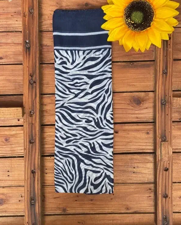 مینی اسکارف میکس سفید و سرمه ای|لباس|تهران, فلسطین (میدان انقلاب)|دیوار