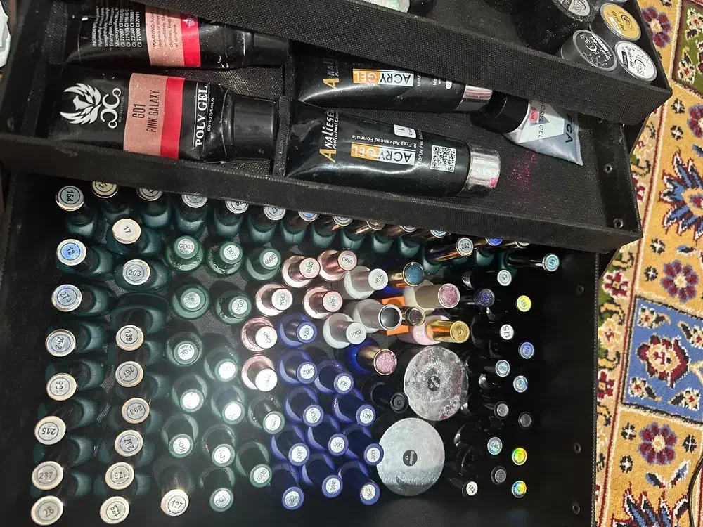 وسیله های کاشت ناخون|آرایشگاه و سالنهای زیبایی|گیلوان, |دیوار