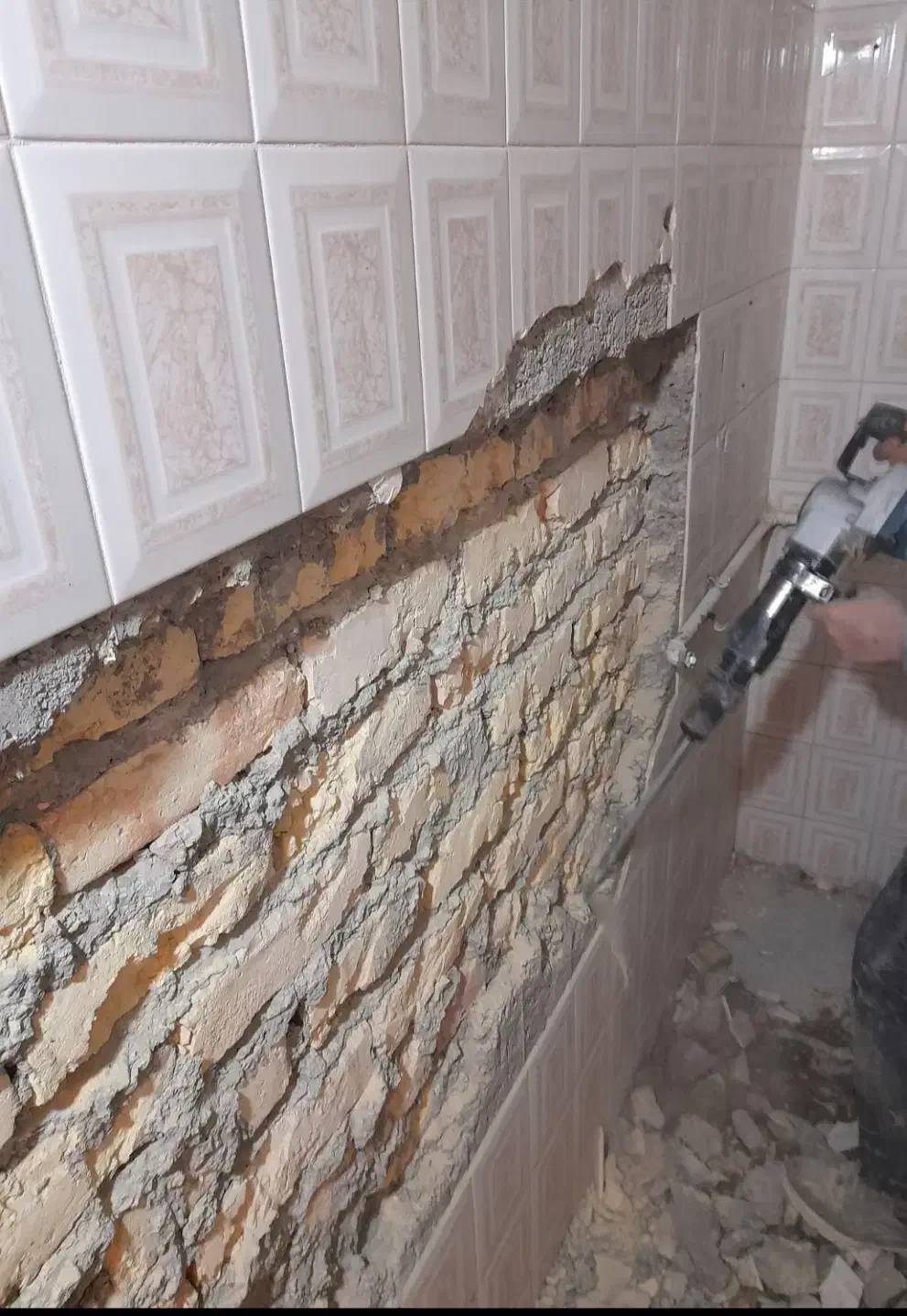 تخریب کاری ساختمان مغازه جزعی و کلی|خدمات پیشه و مهارت|شاهین‌شهر, عطار|دیوار