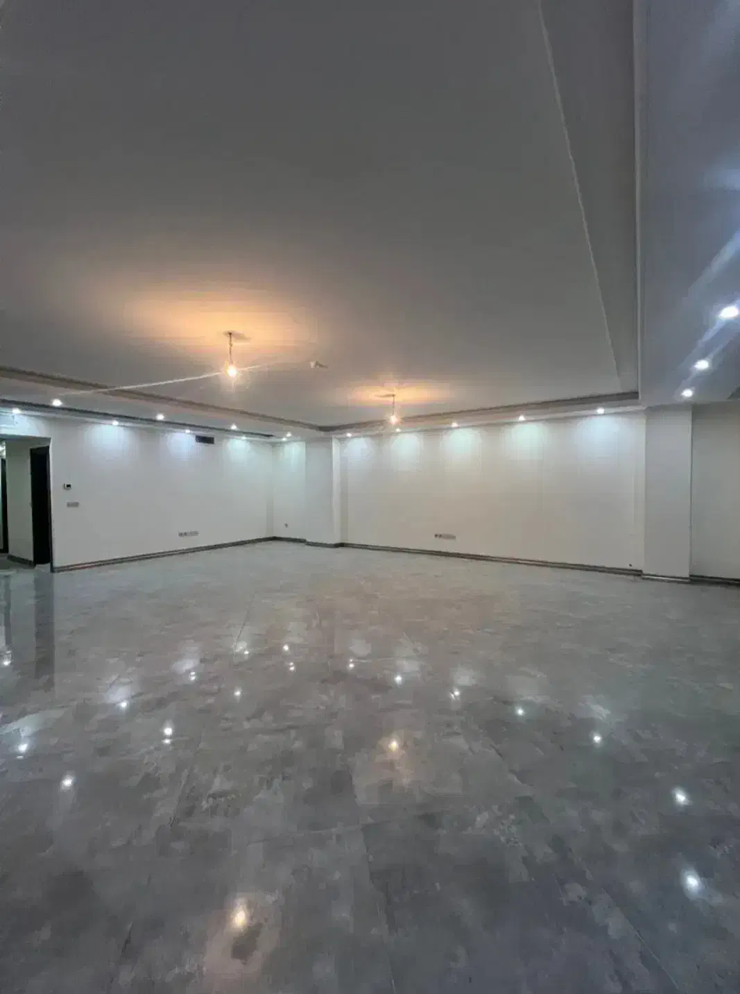 آپارتمان سه خواب جنوبی خ دانشگاه (املاک وزرا)|فروش آپارتمان|قزوین, |دیوار