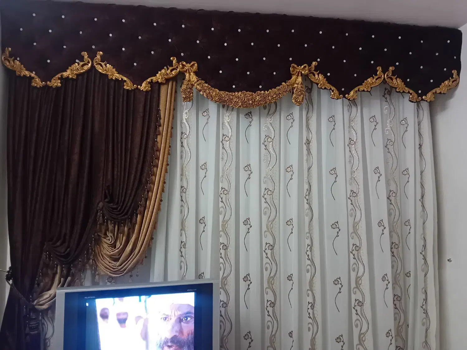 فقط کتیبه ی بالا|پرده، رانر، رومیزی|فلاورجان, |دیوار