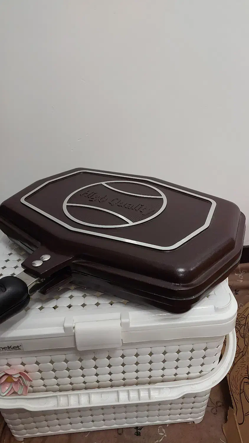 تابه دوطرفه|ظروف پخت‌وپز|بابل, |دیوار