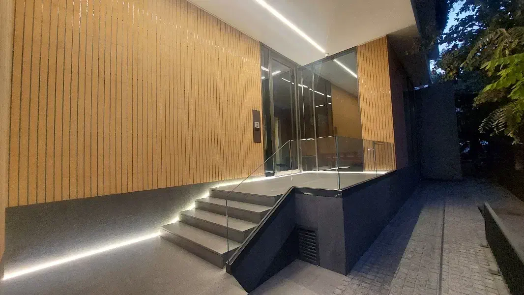 نیاوران / 140 متر 2خواب مستر / 2 P