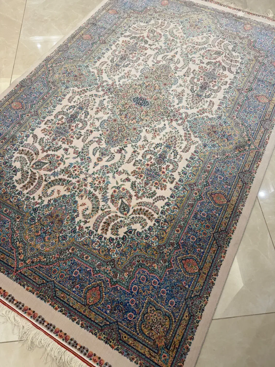 فرش ابریشمی ۱۷۰۰ شانه|فرش|تهران, نیلوفر|دیوار
