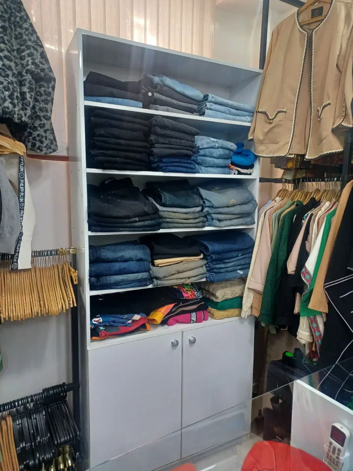 میز پیشخوان و دکور ام دی اف|فروشگاه و مغازه|فولادشهر, B5|دیوار