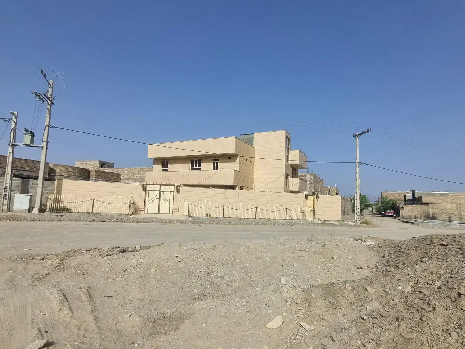 موقعیت دزک اخر حضرت علی خیابان ۲۴متر|فروش خانه و ویلا|سراوان, |دیوار