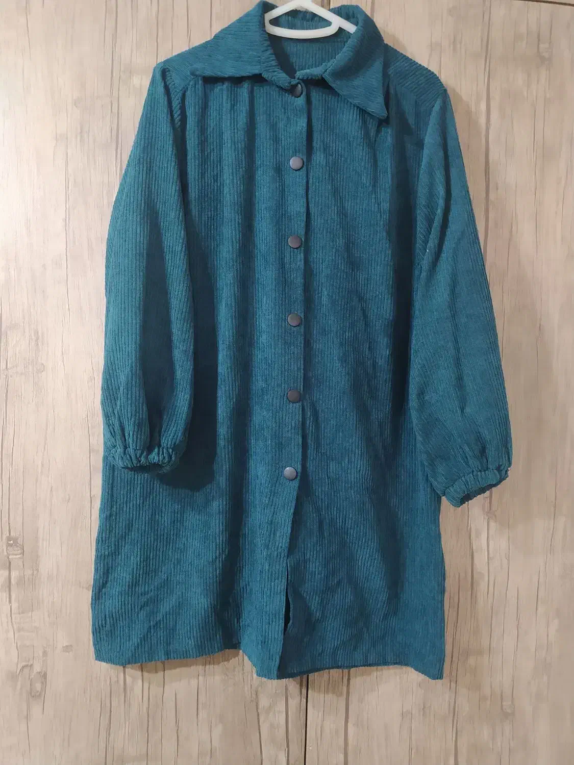 تعدادی مانتو و شال|لباس|رشت, پل تالشان|دیوار