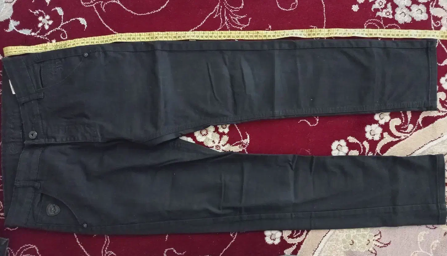 شلوارلی|لباس|قم, وادی السلام|دیوار