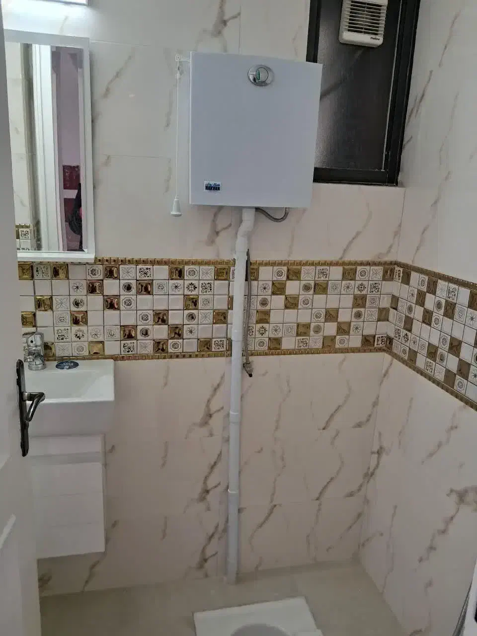 فوری فوری به یک نفر کارگر کاشی کار نیازمندیم|استخدام معماری، عمران و ساختمانی|زنجان, |دیوار