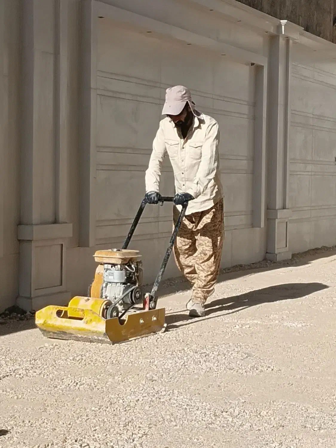 اجرای کمپکتور حیاط، پارکینگ و کانال|خدمات پیشه و مهارت|کازرون, |دیوار