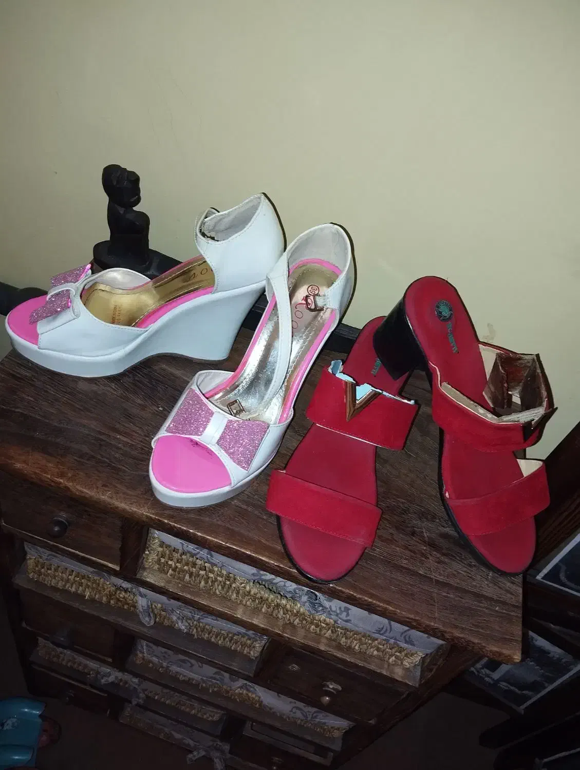 کفش صندل|کیف، کفش، کمربند|اصفهان, مرداویج|دیوار