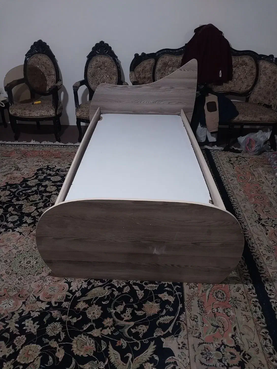 ۱ نفره|تخت و سرویس خواب|کرج, حصارک بالا|دیوار