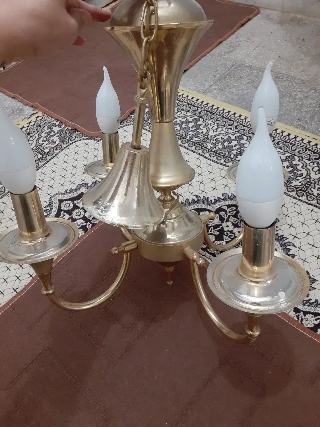 لوستر ۴ شاخه|لوستر و چراغ آویز|قم, شاه سید علی|دیوار