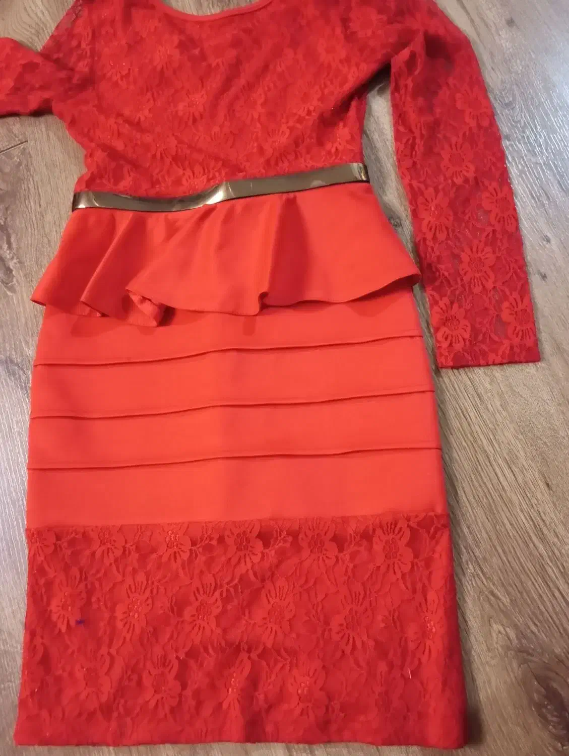 لباس قرمزکوتاه بسیار شیک و خوش تن|لباس|رباطکریم, رباطکریم|دیوار